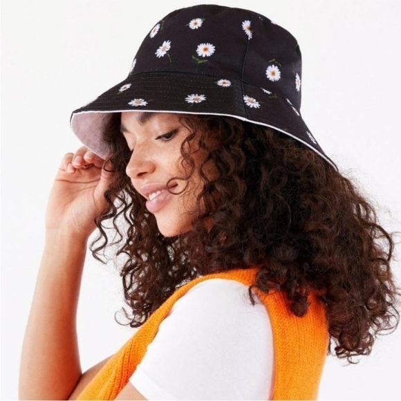 Alice + Olivia by Stacey Bendet Reversible Bucket Hat Daisy Floral New w/ tags! - Picture 2 of 8